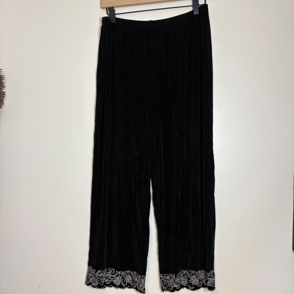 Chico's Travelers Embroidered Hem Cropped Pants Womens Size 3 Black Slinky Knit